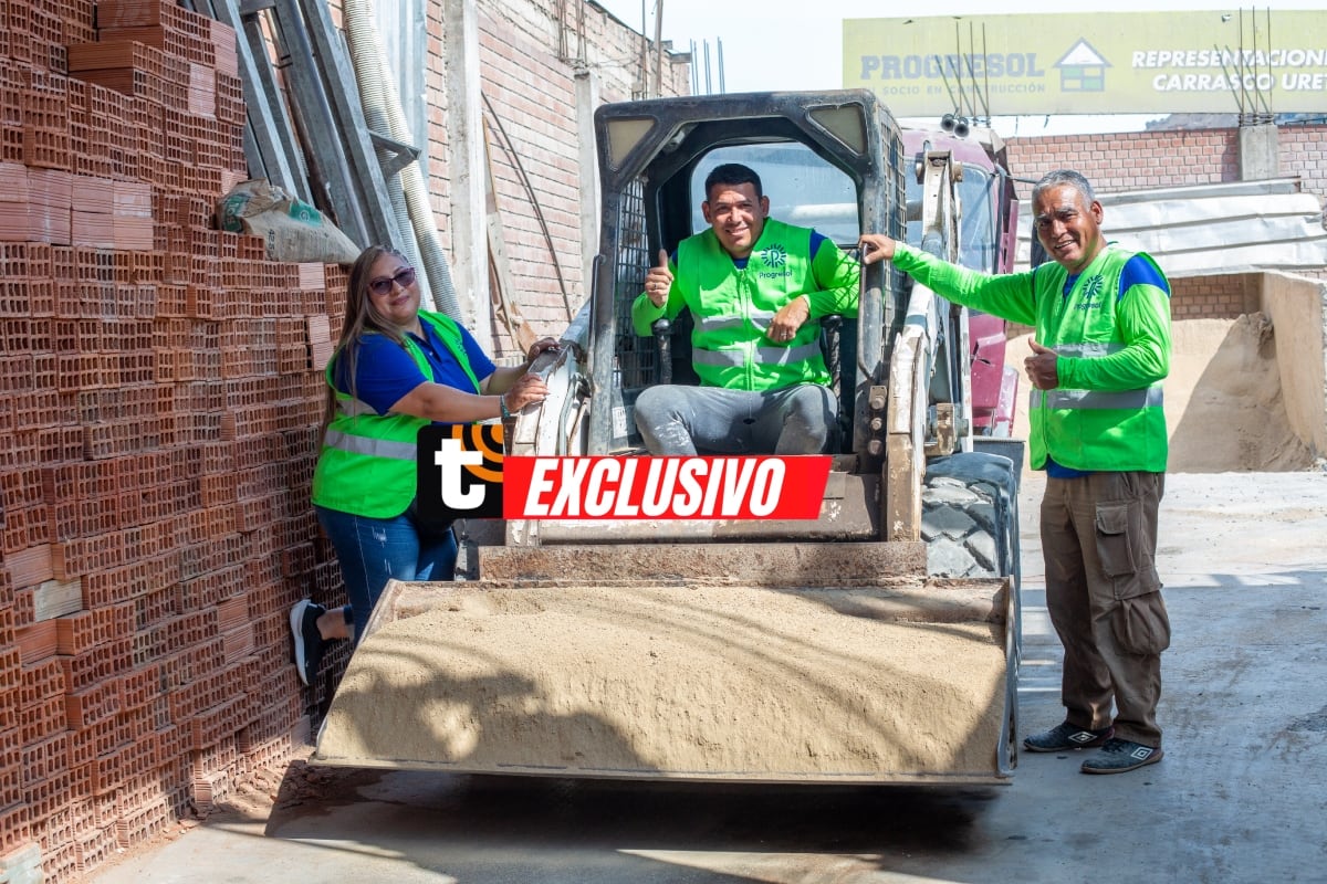 Liz junto a sus trabajadores, a quienes los impulsa y motiva a ser mejores cada día. Foto: Fernando Sangama.