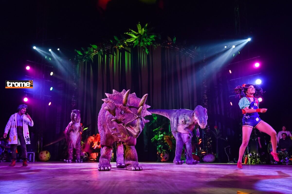 Gran aventura con dinosaurios y lo mejor de las artes escénicas (circo, teatro, danza), un científico, su asistente, un robot, seres jurásicos y más. (Tsaurios / Trome)