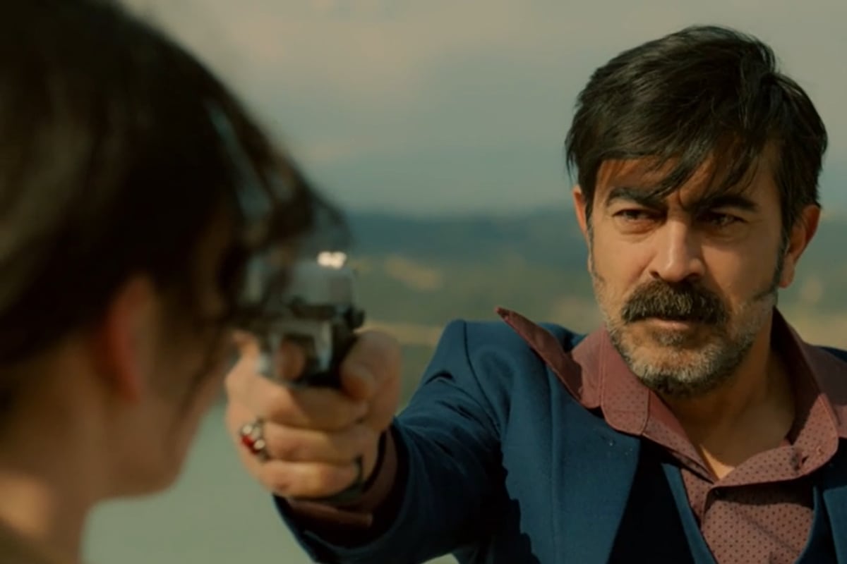 Abdülkadir quiso matar a Betül, pero al final se arrepintió (Foto: Tims & B Productions)