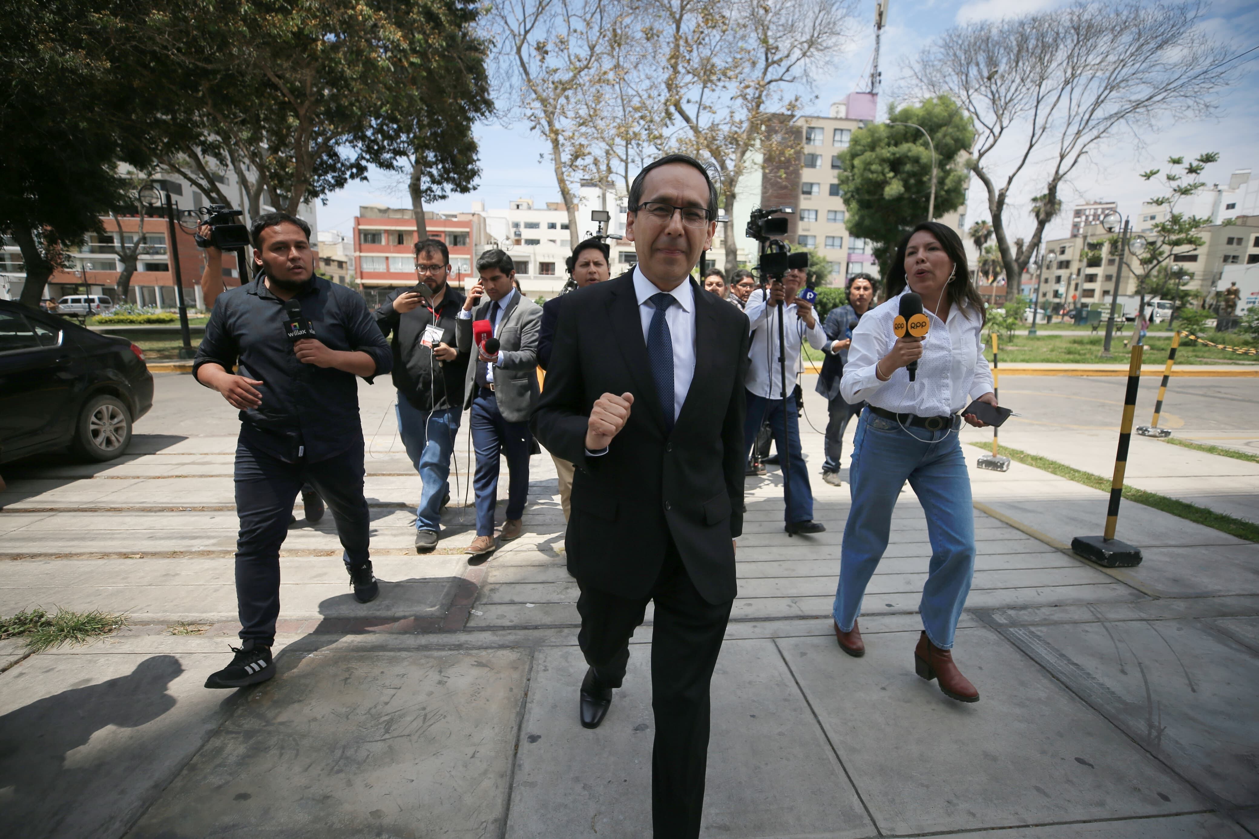 Situación de Fredy Hinojosa en el caso Qali Warma es lo que tendría preocupado al Gobierno, dice Carrión.