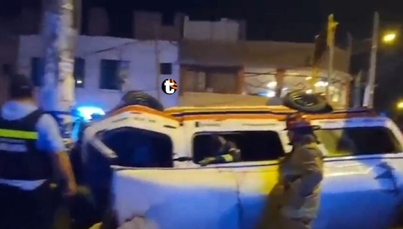 TROME | Un muerto y varios heridos tras volcadura de una combi en Santa Anita. Video: ATV