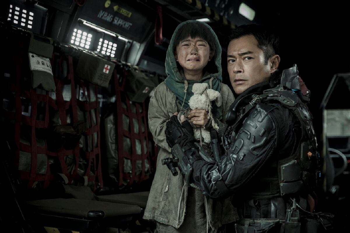 Louis Koo como Tyler en la película "La guerra del futuro" (Foto: Netflix)