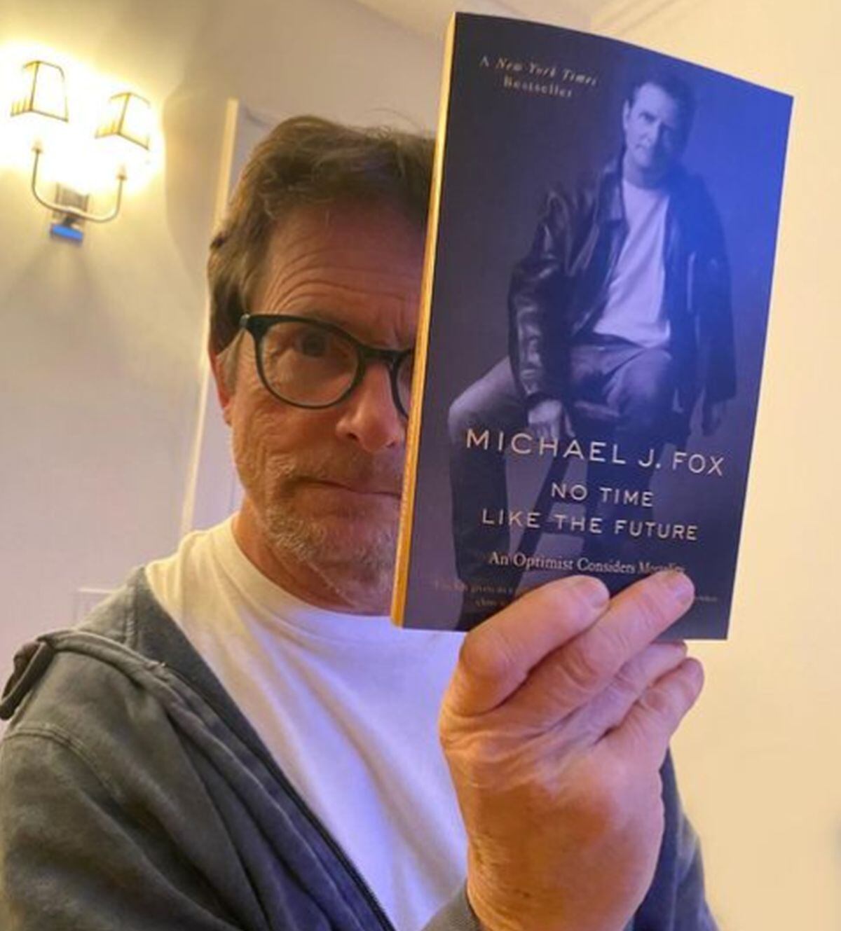 Cuando el exactor y ahora activista presentó su libro "No hay mejor momento que el futuro". (Foto: Michael J. Fox / Instagram)
