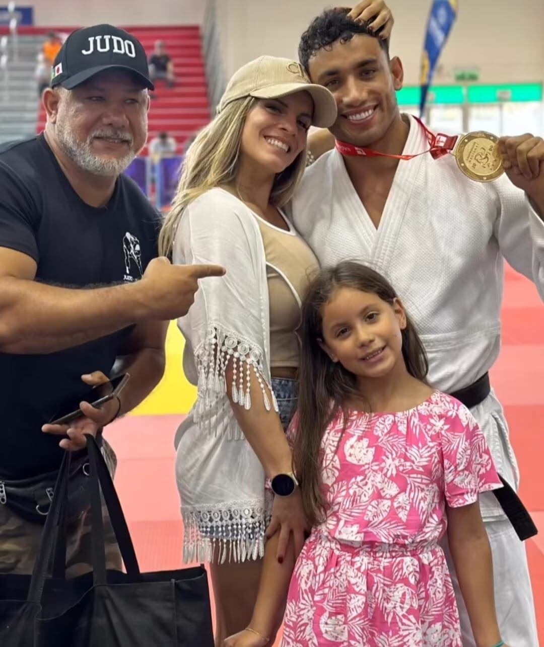 Alejandra Baigorria feliz por el triunfo de su pareja