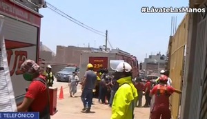 Ate Vitarte: bomberos intentan rescatar cuerpos de dos jóvenes de pozo de 35 metros de profundidad