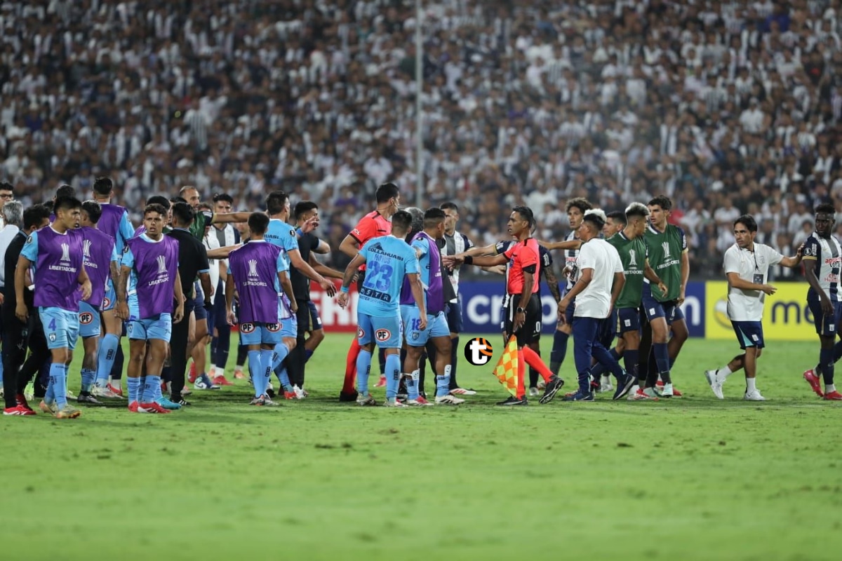 Sobre el final se desató una bronca. Fotos: Giancarlo Ávila./@photo.gec