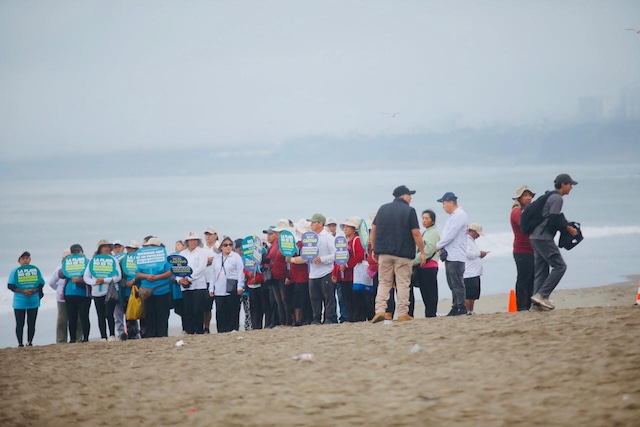 Voluntarios en cuadrillas realizaron trabajos de limpieza. (Fotos: Julio Reaño y César Grados @photo.gec)