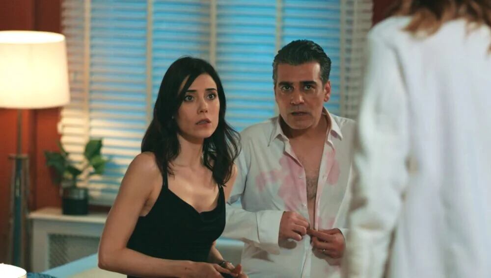 El plan de Asya para provocar los celos de Derin (Foto: Medyapim)