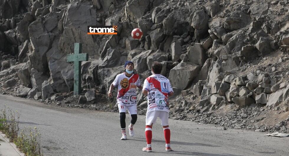 Hermanos Patadita logran muevo récord sin dejar caer el balón. (Trome / Britanie Arroyo)