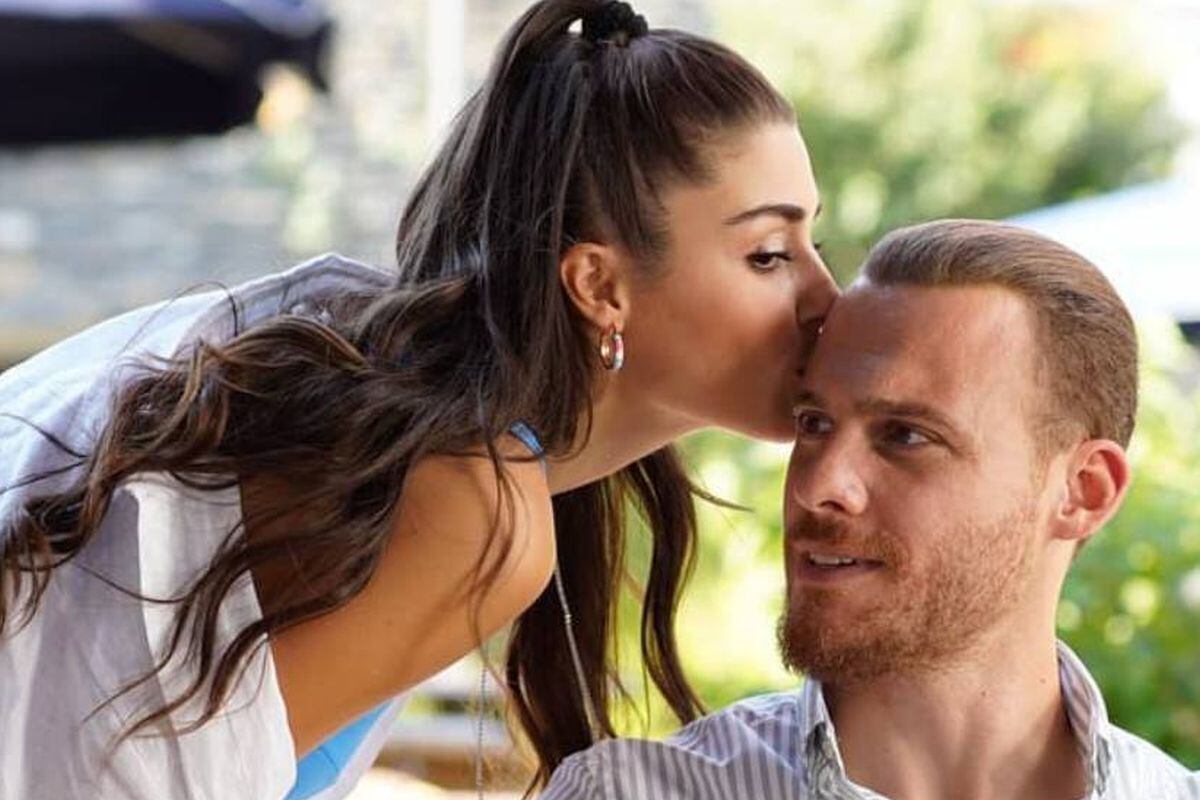 Kerem Bürsin y Hande Erçel son la pareja del momento. Los actores turcos se han ganado el cariño del público extranjero gracias a papeles en “Love Is in the Air” (Foto: MF Yapım)