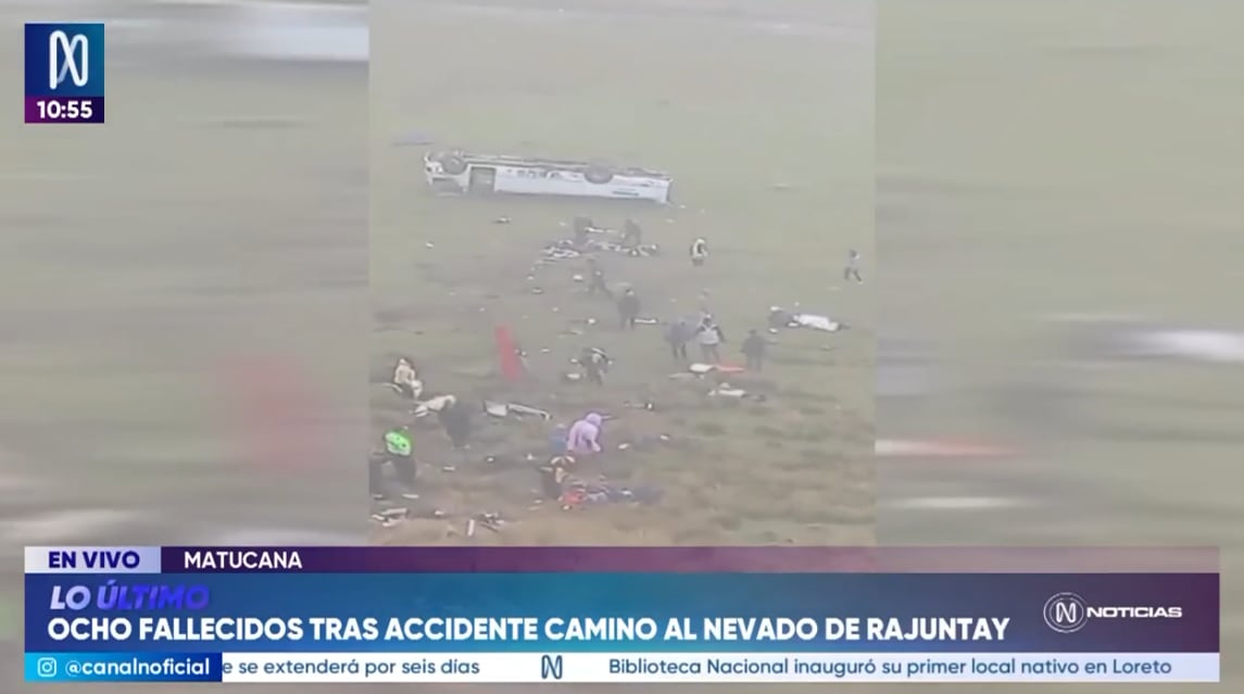 Ocho muertos y 12 heridos tras caída de miniván a abismo en la ruta al nevado Rajuntay.