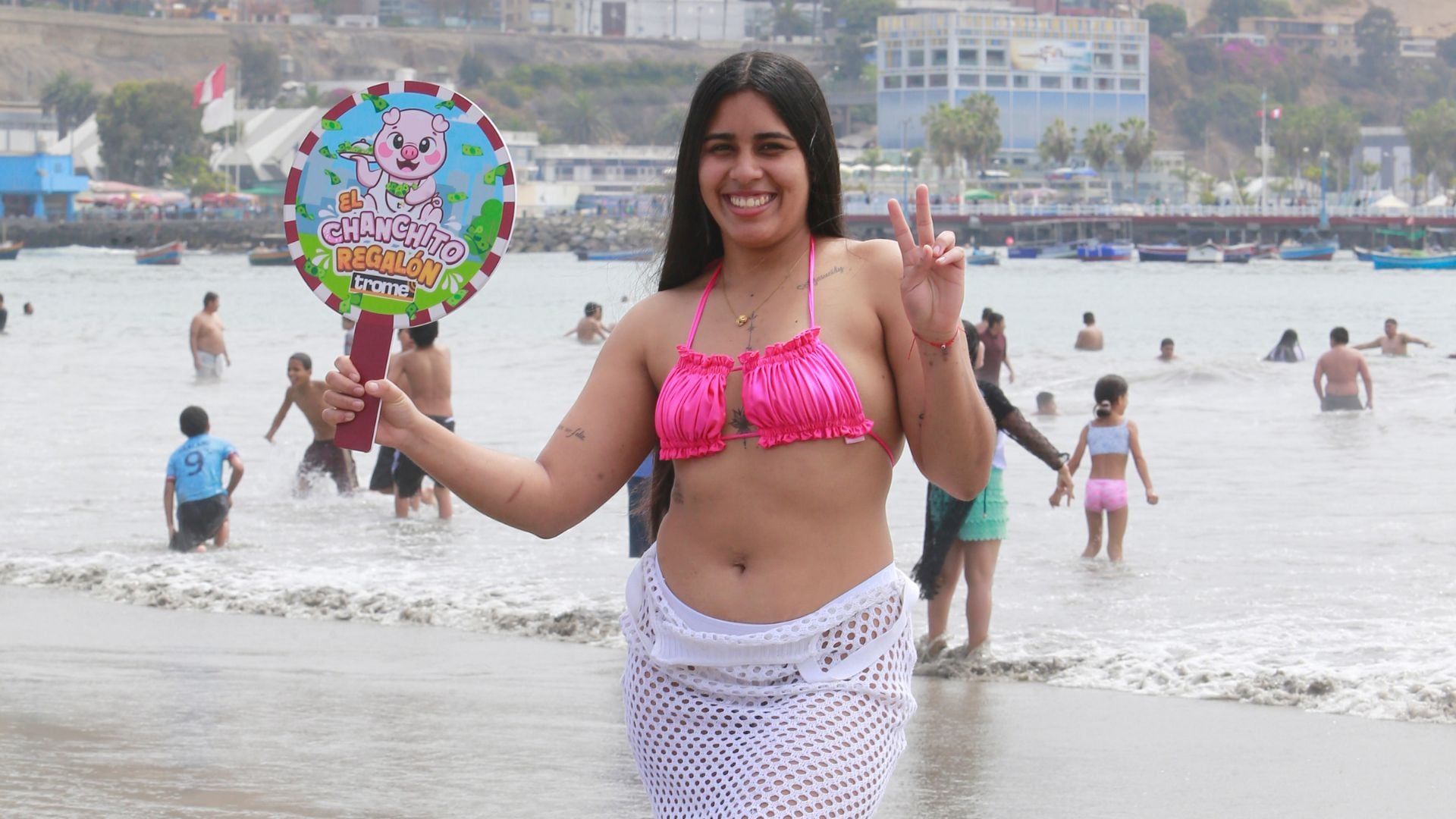 Familias posaron felices con nueva promo del diario Papá. Foto: Allengino Quintana