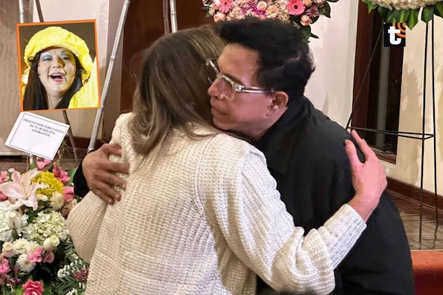 Diferentes artistas acudieron a darle el último adiós a Yola Polastri. (Jesús Saucedo/@photo.gec)