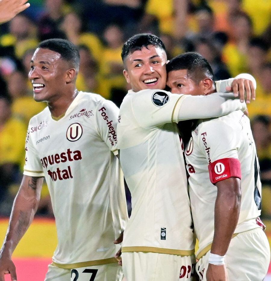 Flores marcó el único gol del histórico triunfo de la 'U'. (Photo by MARCOS PIN / AFP)