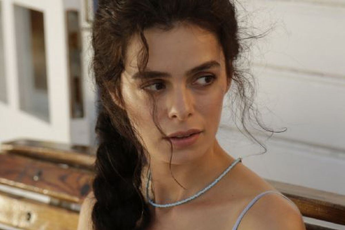 Özge Özpirinçci se retiró de la actuación por un tiempo.