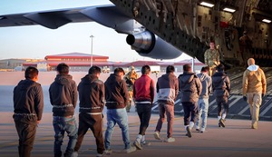 Comenzaron las deportaciones masivas de inmigrantes ilegales en los Estados Unidos | VIDEO