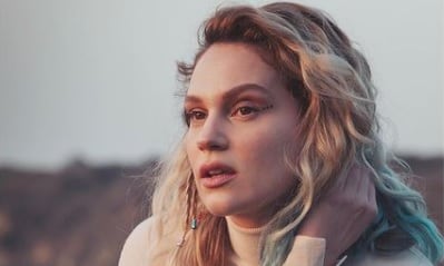 Actriz turca Farah Zeynep Abdullah interpretará a la cantante Bergen (Foto: Farah Zeynep Abdullah / Instagram)