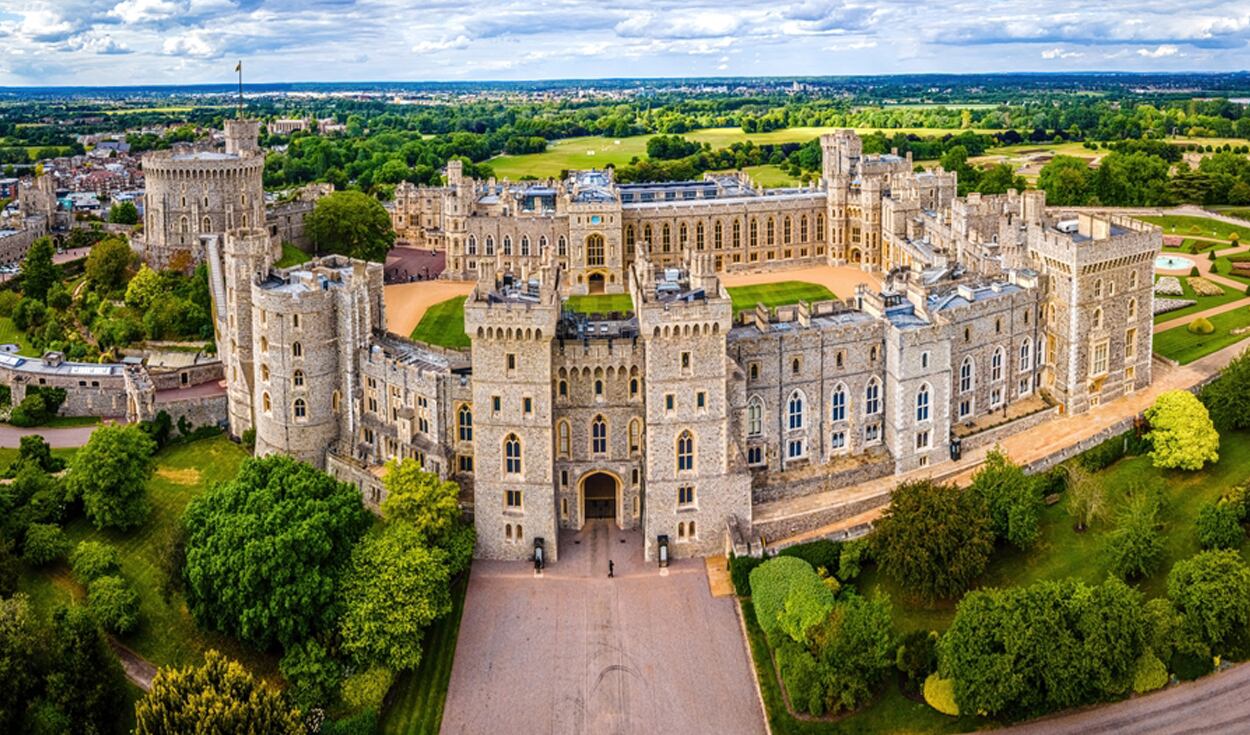 El Castillo de Windsor tiene más de 900 años de creación y es uno de los establecimientos más emblemáticos de la realiza británica. En este castillo vivieron cerca de 39 monarcas incluyendo a la reina Isabel II. Se encuentra ubicado en el condado de Berkshire en Londres. (Foto: Shutterstock)