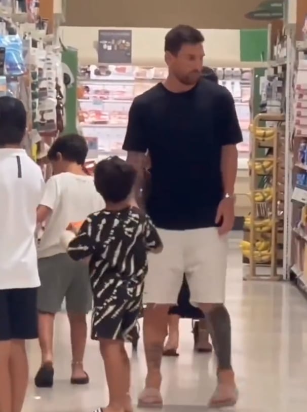 Lionel Messi estuvo con su esposa Antonella y sus tres hijos.