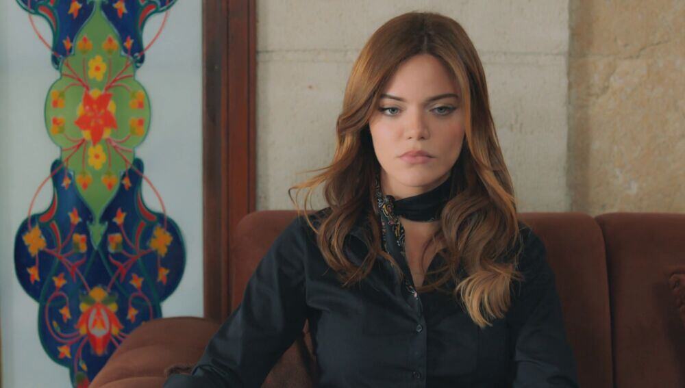 Müjgan le cuenta la verdad a Züleyha (Foto: Tims & B Productions)