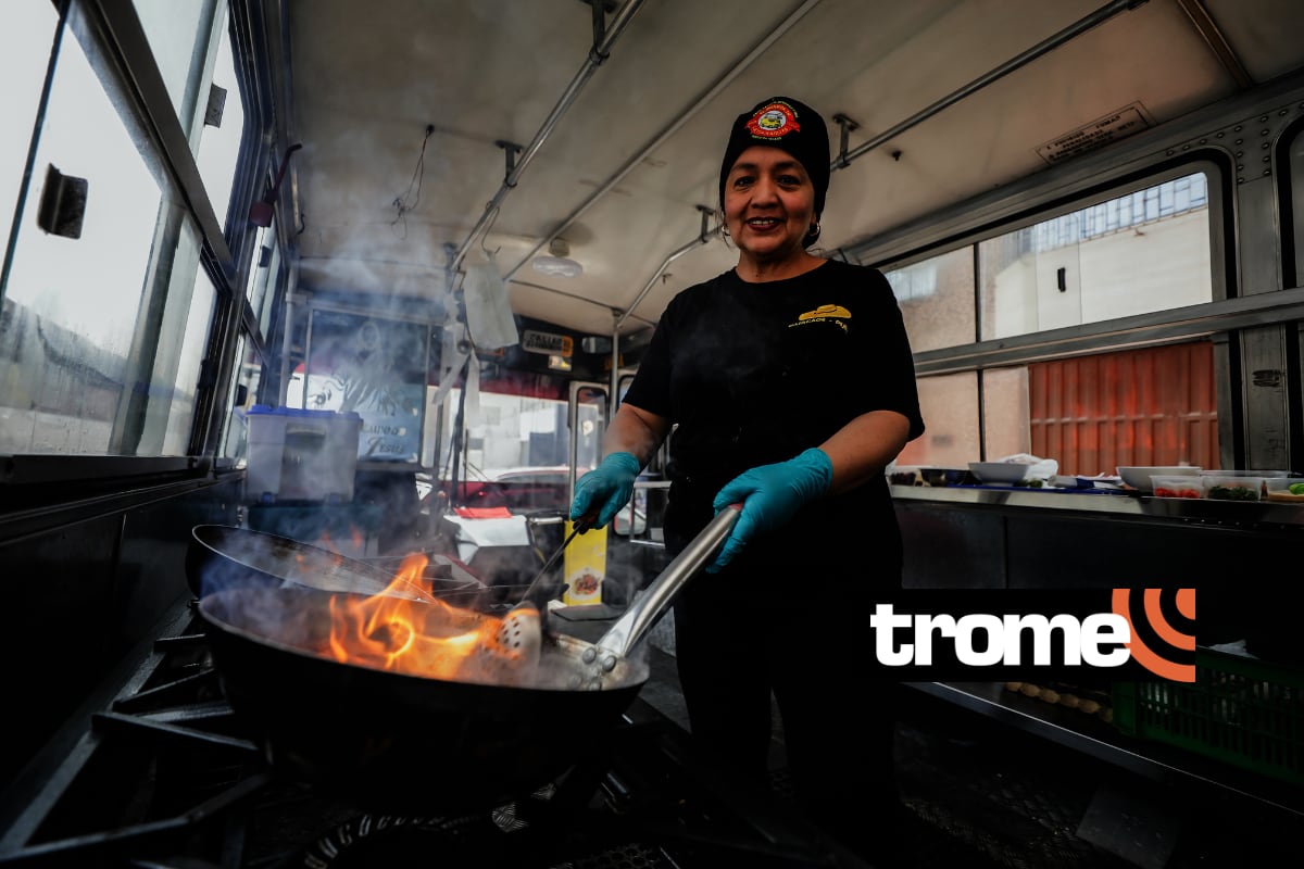 Esposos adaptaron bus para vender cebiche. Foto: Julio Reaño