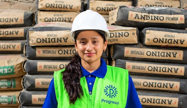 Descubre cómo esta jovencita impulsa la ferretería que abrieron sus padres en Lima Sur. Foto: Hugo Pérez / Trome.