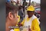 Vendedora de helados recibe dinero de un influencer y se emociona hasta las lágrimas