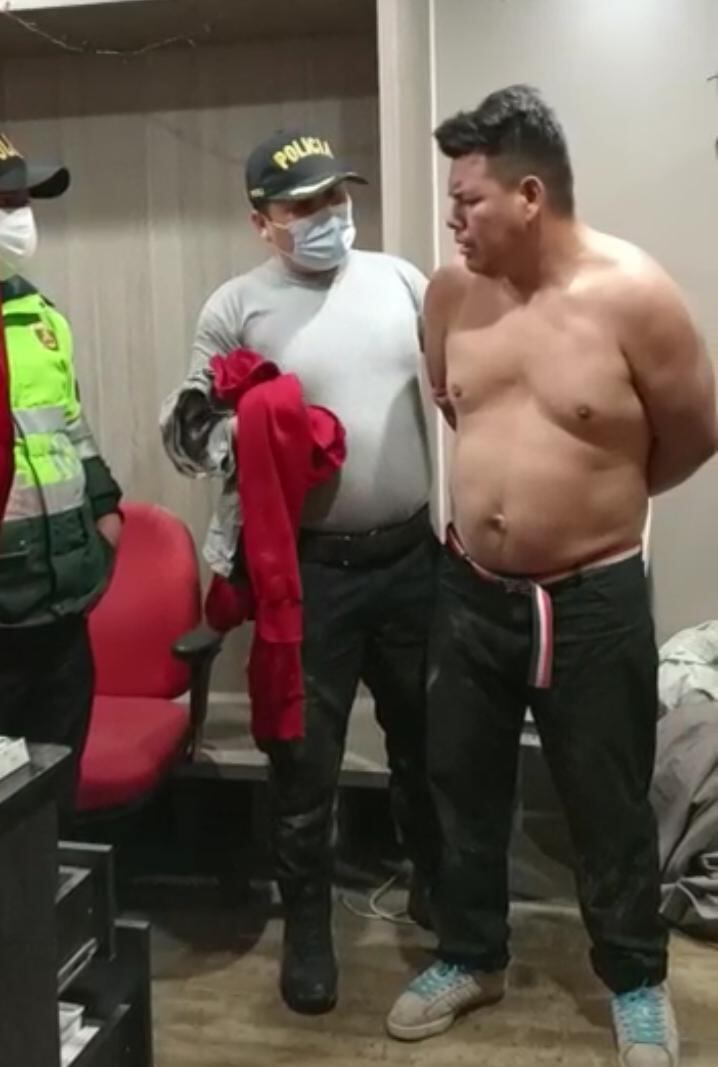 El vigilante Omar Paul Apaza Fernández (41), ‘el ejecutivo’, fue detenido por captar menores venezolanas y secuestrarlas para ultrajarlas. (foto: Mónica Rochabrum/Trome)