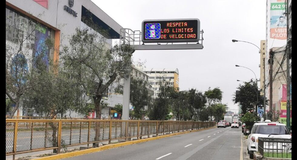 Municipalidad de Lima instala paneles de mensajería para reducir el tráfico vehicular. Están interconectados con el Centro de Control y Gestión de Tránsito.