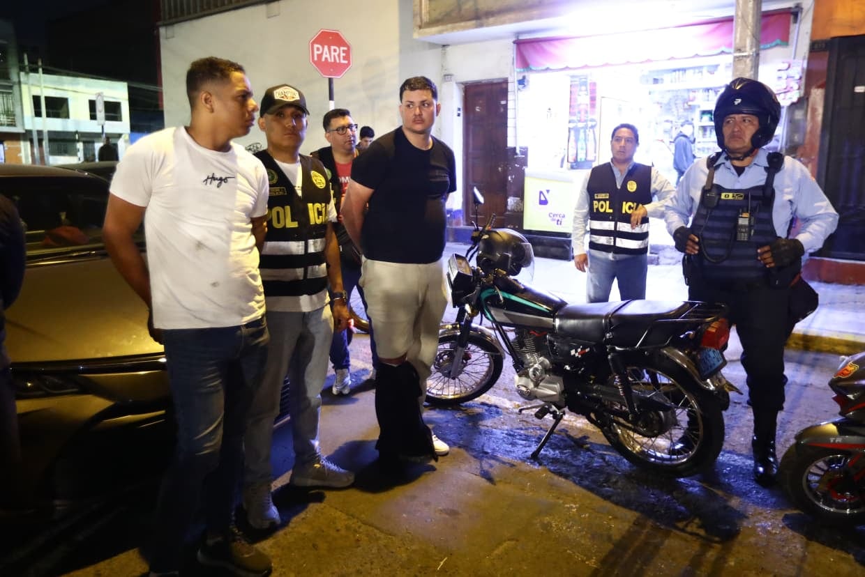 Invervenidos fueron llevados detenidos a la Dirincri. (Fotos: Jesús Saucedo /@photo.gec)