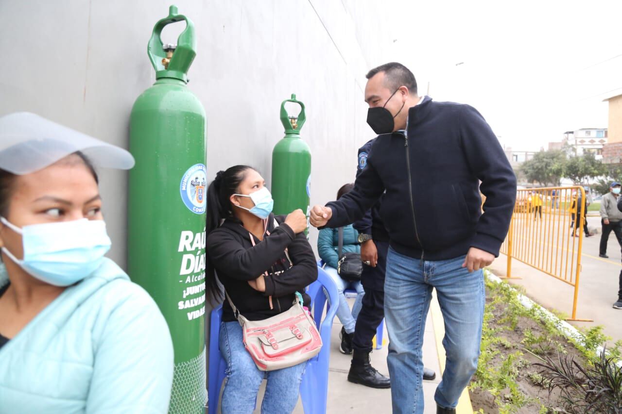 Municipalidad de Comas inauguró planta de oxígeno medicinal y muchos vecinos acudieron y fueron recibidos por el alcalde. | Foto: Difusión
