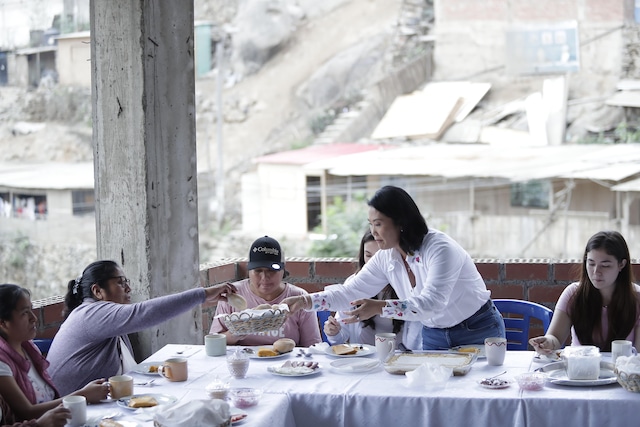 Keiko Fujimori comparte mesa con pobladores de San Juan de Lurigancho (Foto: Hugo Pérez)