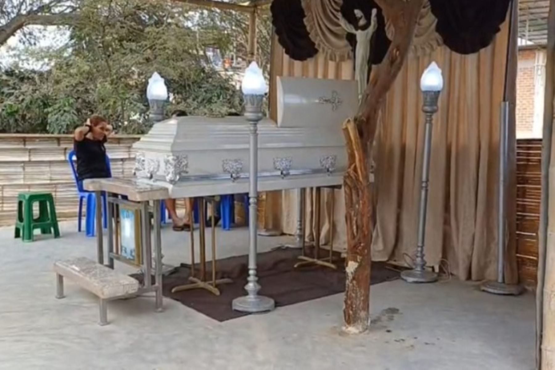 Madre de cuatro hijos muere baleada por sicarios que atacaron a prestamista. Foto: Andina