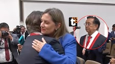 ¡Se abrazaron! María del Carmen Alva felicitó a José María Balcázar tras asumir la presidencia del Perú