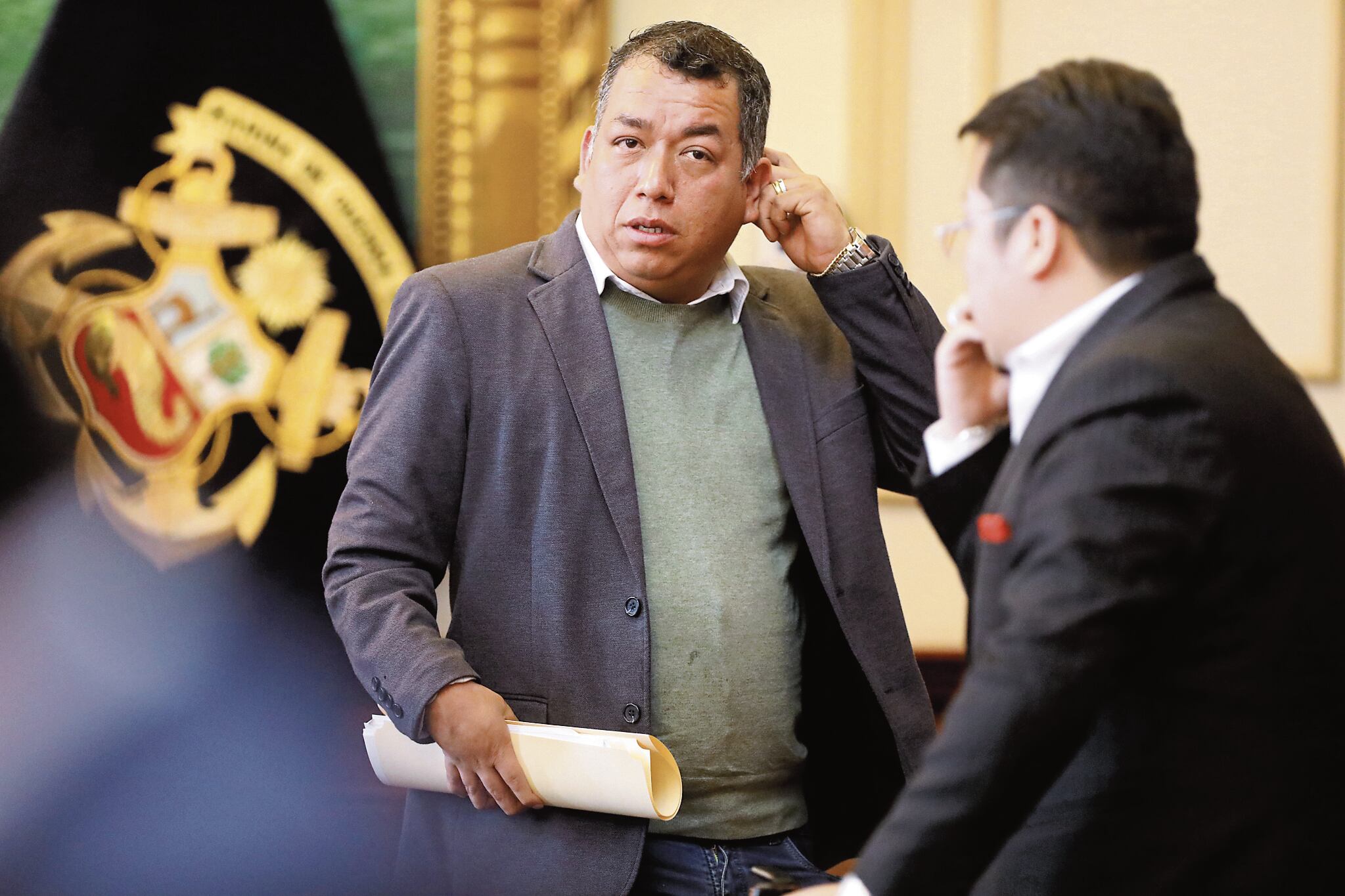 Lima 14 de octubre 2022
Declaraciones y entrada abrupta la subcomisión de acusaciones constitucionales del Congreso de la República del parlamentario Darwin Espinoza de la bancada de acción popular, el cual es sindicado como uno de los "niños" que trabajaría de la mano con el ejecutivo.
Fotos: Julio Reaño/@Photo.gec