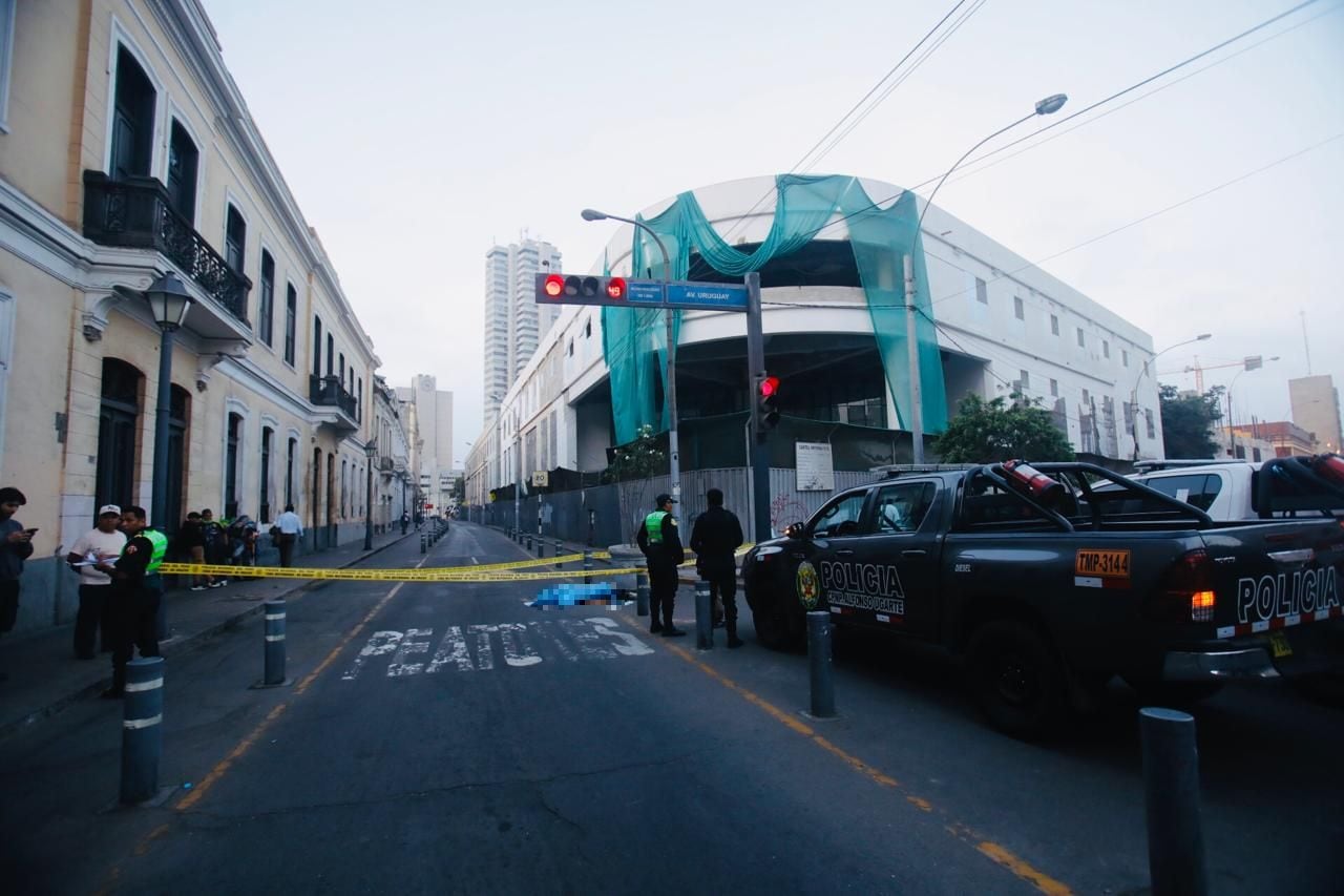 Un hombre de 27 años falleció atropellado en el Jirón de la Unión esta madrugada. (Foto: GEC)