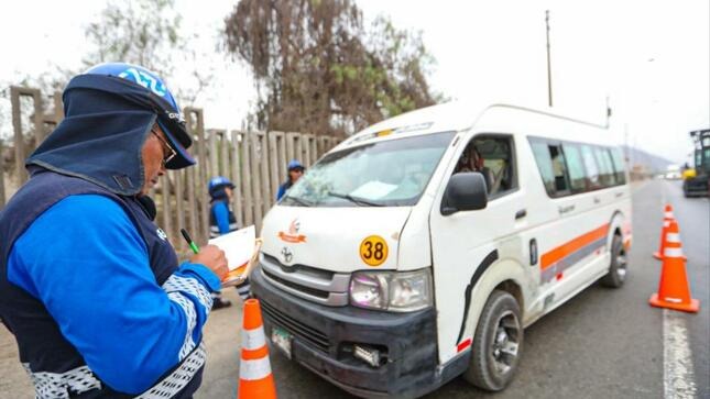 ATU: Transporte informal lo más sancionado por la ATU en el 2023.
