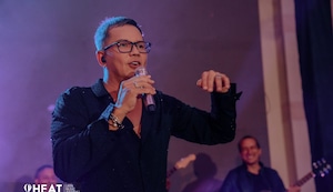 Charlie Zaa hizo vibrar al público con boleros ‘Ódiame’ y ‘Rondando tu esquina’ en showcase de Los Premios Heat