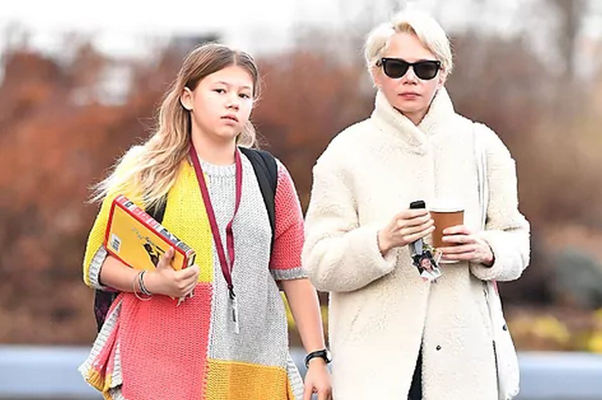 La hija de Heath junto a su madre, en una imagen de hace 6 años (Foto: gtres)