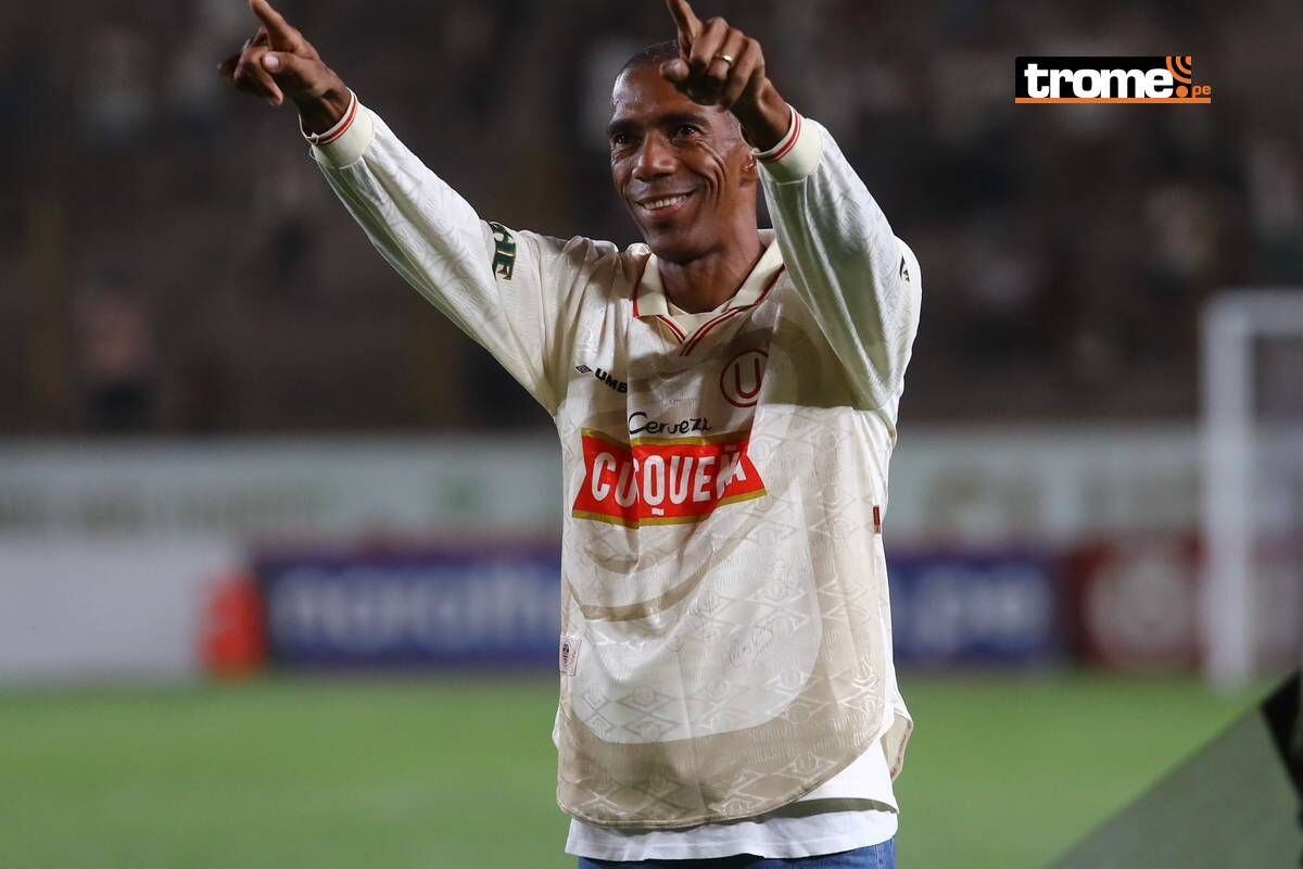 Eduardo Esidio, uno de los goleadores del Tricampeonato de Universitario, regresó al Estadio Monumental 'U'. (Leonardo Fernández / @photo.gec)