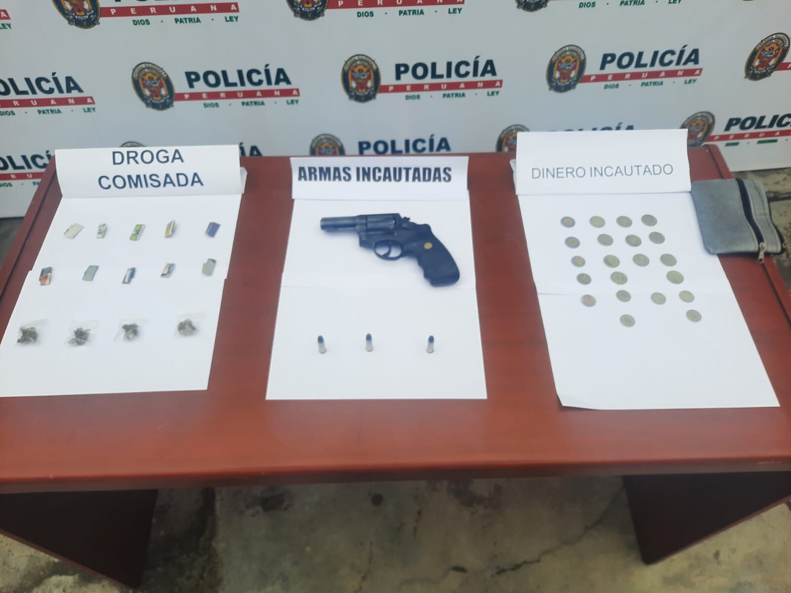 La policía le encontró un revolver y droga. (PNP)