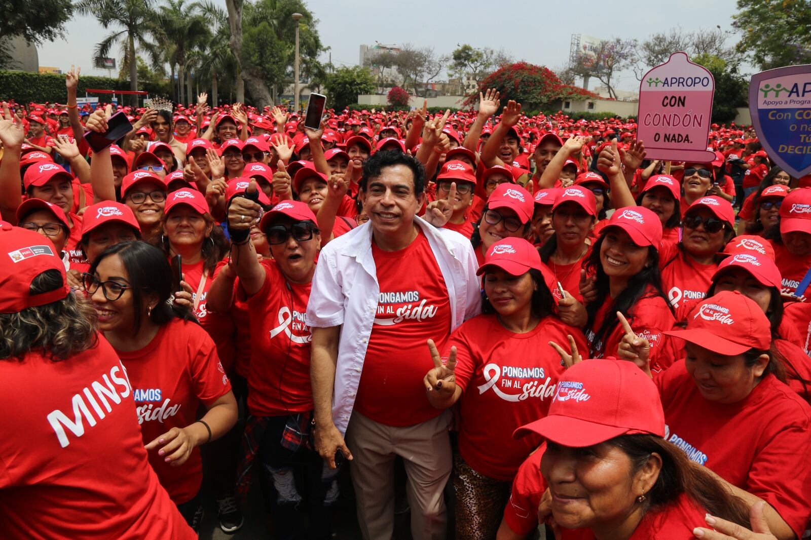 Ernesto Pimentel lidera feria informativa en el Día de la lucha contra el VIH-Sida