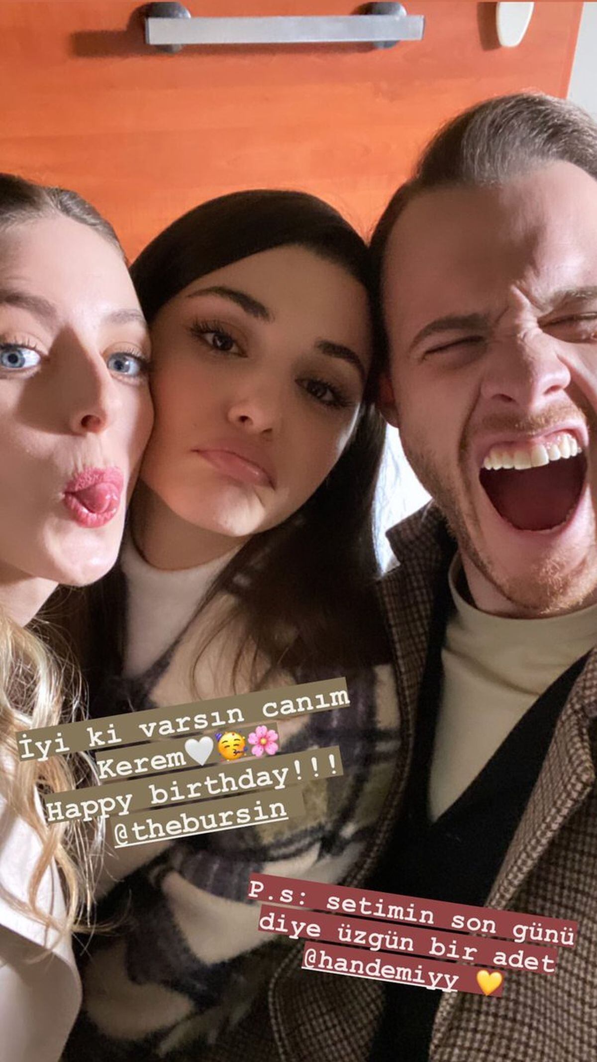 Un storie de Bige Önal en Insatgram junto a Kerem Bürsin y Hande Erçel (Foto: Bige Önal / Instagram)