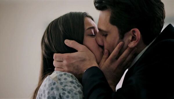Ceylin e Ilgaz en la telenovela turca "Secretos de familia" (Foto: Ay Yapım)