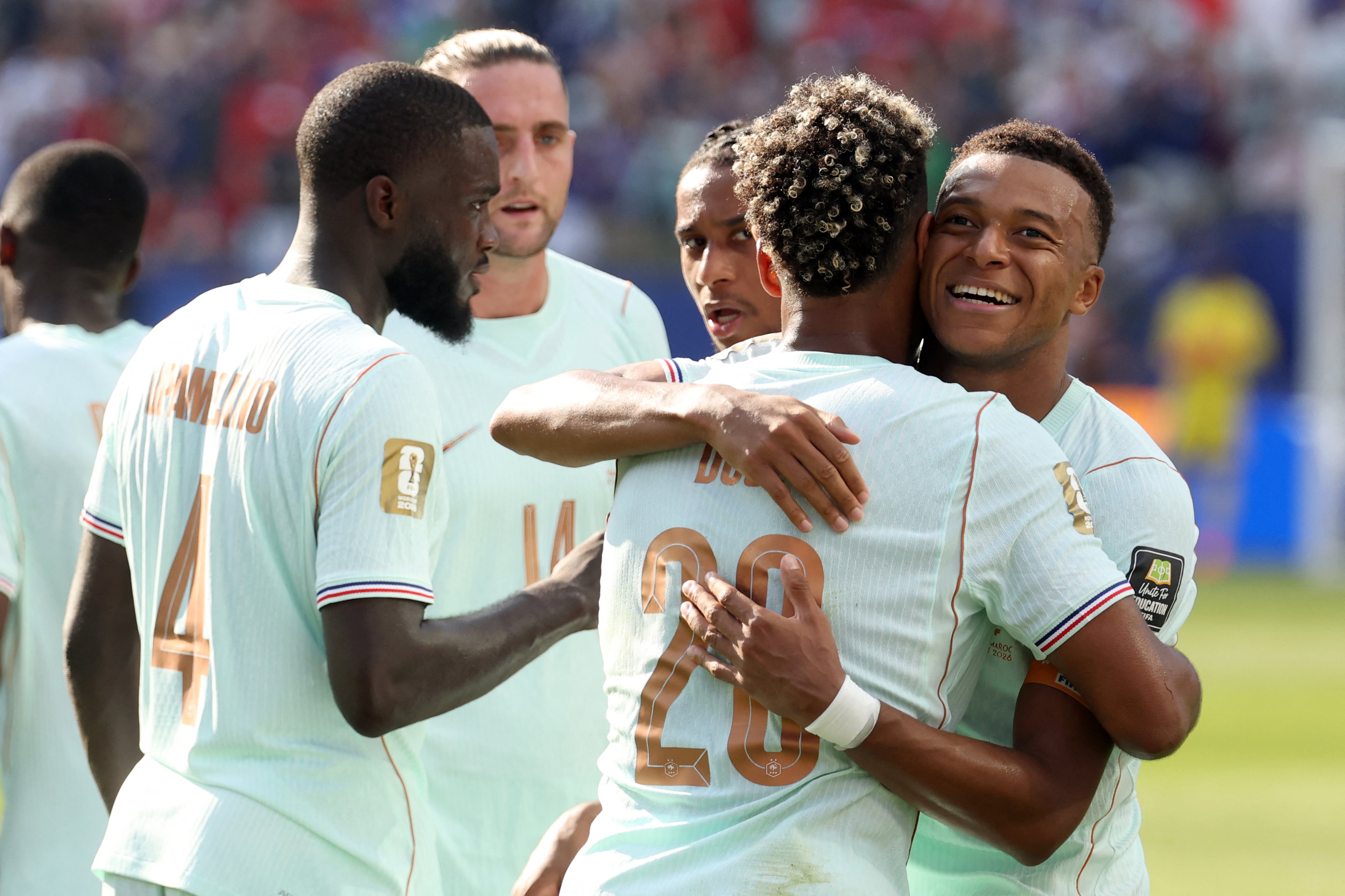 Francia avanza con solvencia en el Mundial mientras el fútbol local enfrenta crisis de preparación y scouting