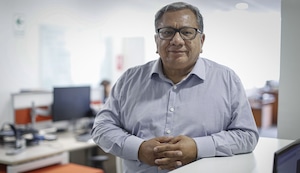 Congresista Carlos Anderson denuncia que delincuentes le hackearon su cuenta de WhastApp