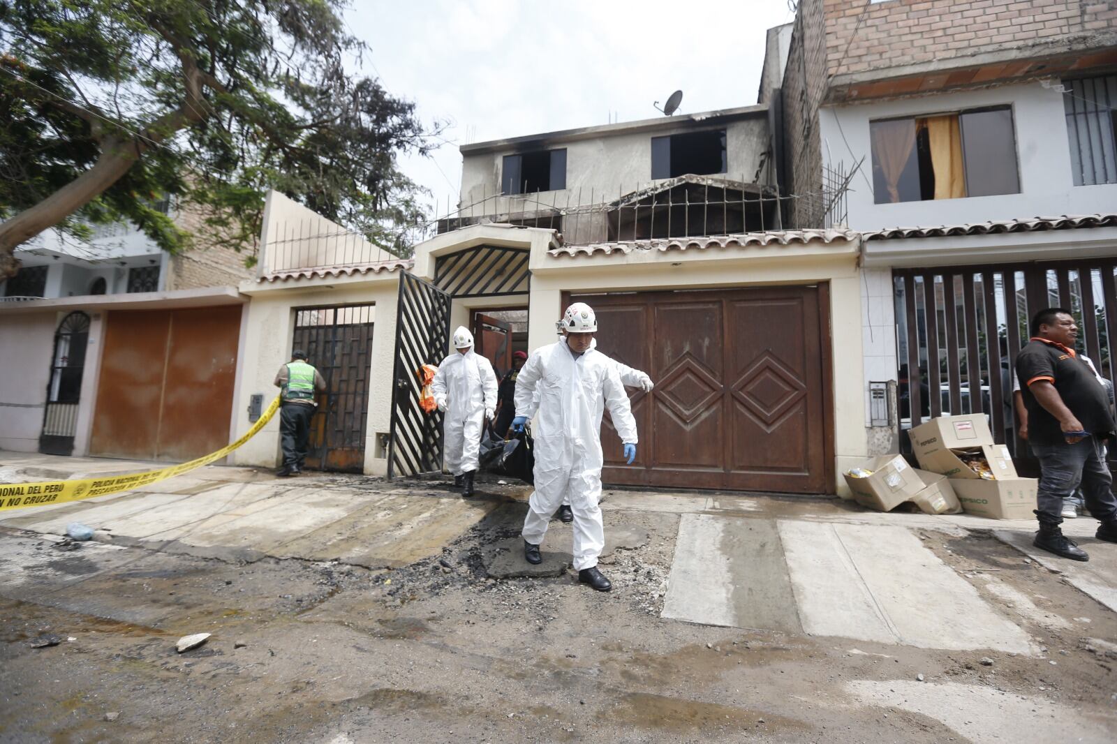 Incendio en Los Olivos durante los primeros minutos de 2025 se lleva la vida de anciana. Foto: Joseph Angeles/@photo.gec