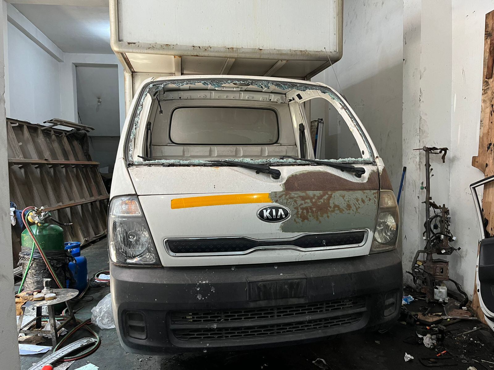 Vehículo recuperado días después del robo.