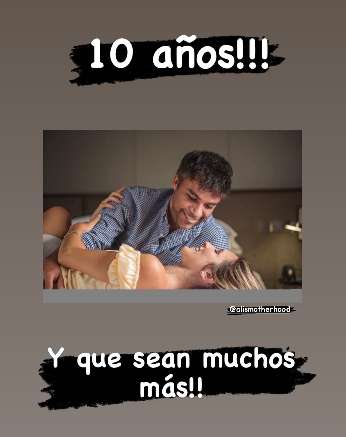 Renzo Schuller y Alexandra Morales, celebran su romance.