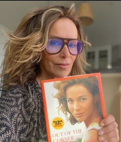 La actriz también publicó un bestseller llamado "Out of the corner" (Foto: Jennifer Grey/Instagram)